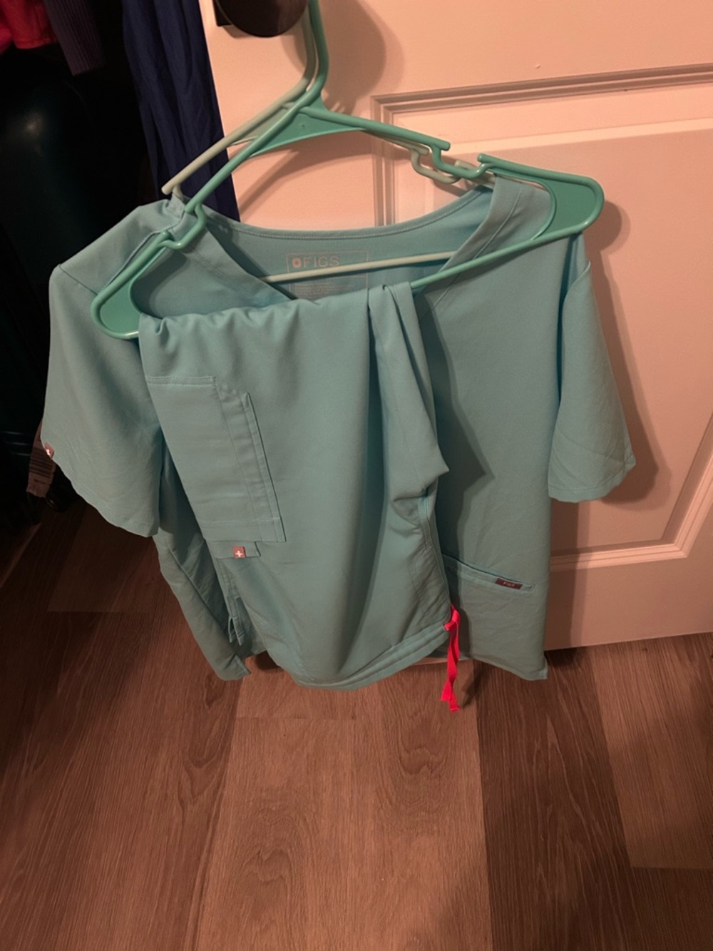 FIGS Neon Blue Scrub Set L